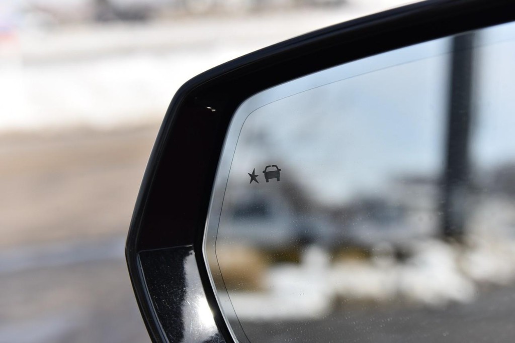 Cadillac XT4 Vehicle Full-screen Gallery Image 11