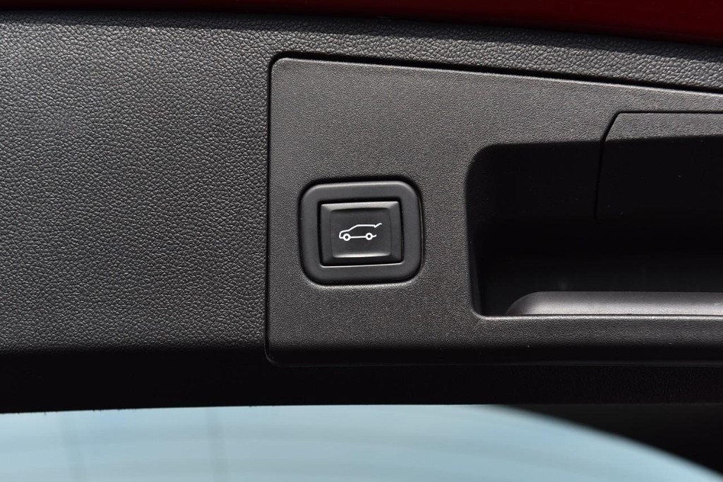 Cadillac XT4 Vehicle Full-screen Gallery Image 24