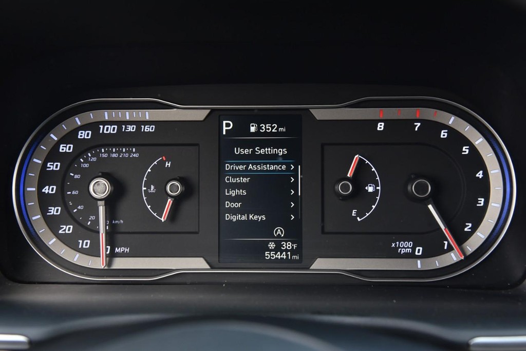 Hyundai Tucson Vehicle Full-screen Gallery Image 11