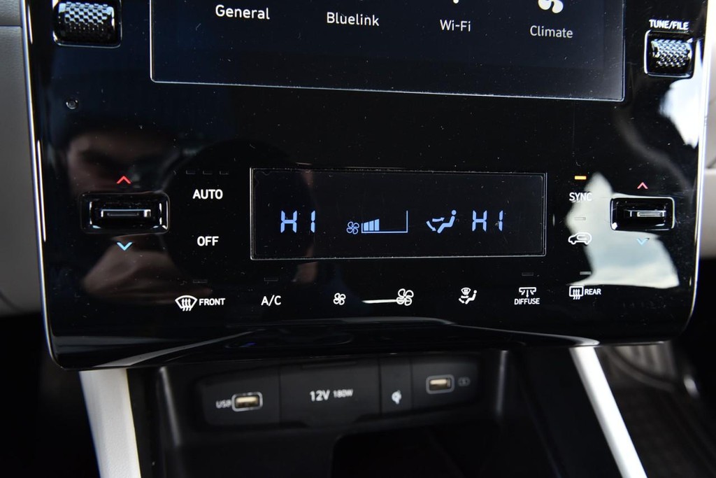 Hyundai Tucson Vehicle Full-screen Gallery Image 14