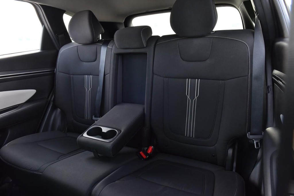 Hyundai Tucson Vehicle Full-screen Gallery Image 22