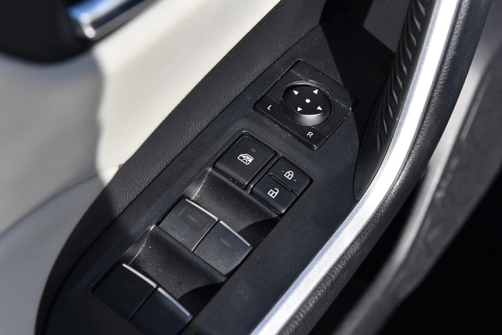 Toyota RAV4 Vehicle Image 08