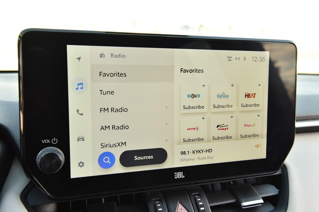 Toyota RAV4 Vehicle Image 14