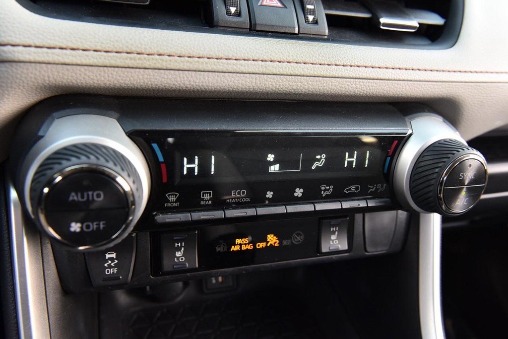 Toyota RAV4 Vehicle Image 15