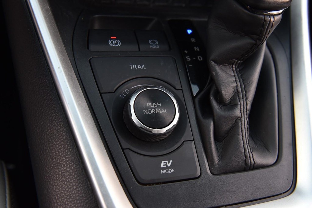 Toyota RAV4 Vehicle Image 16