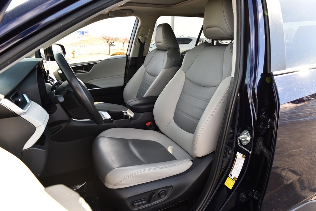 Toyota RAV4 Vehicle Image 19