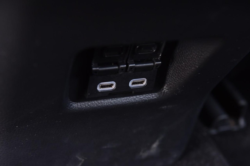 Toyota RAV4 Vehicle Image 24