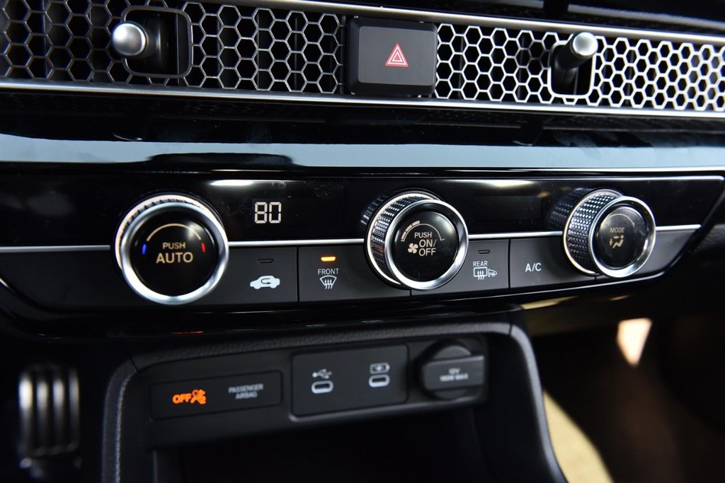 Honda Civic Hatchback Vehicle Image 15