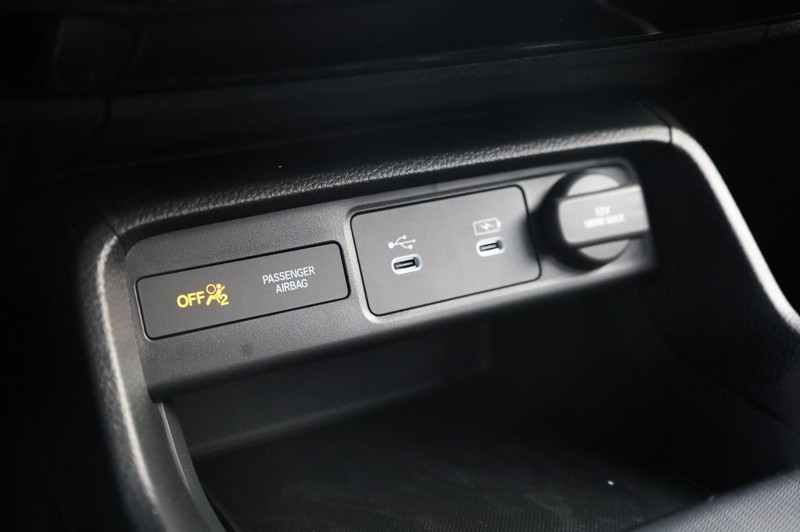 Honda Civic Hatchback Vehicle Image 14