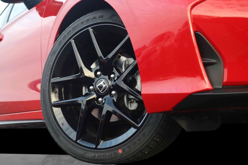 Honda Civic Hatchback Vehicle Image 03