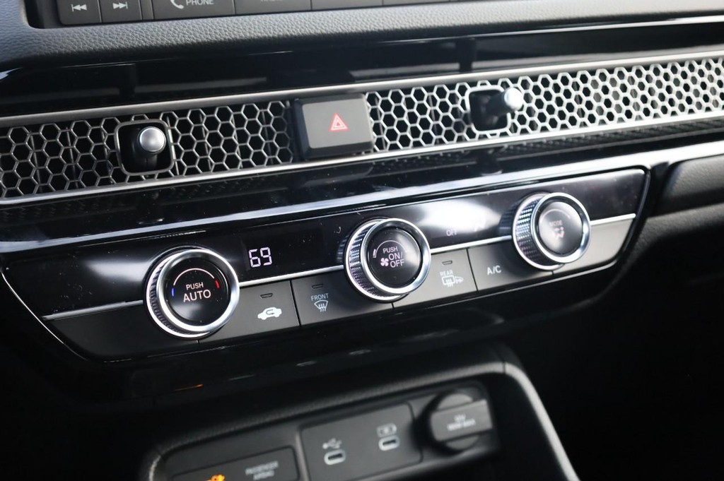 Honda Civic Hatchback Vehicle Image 13