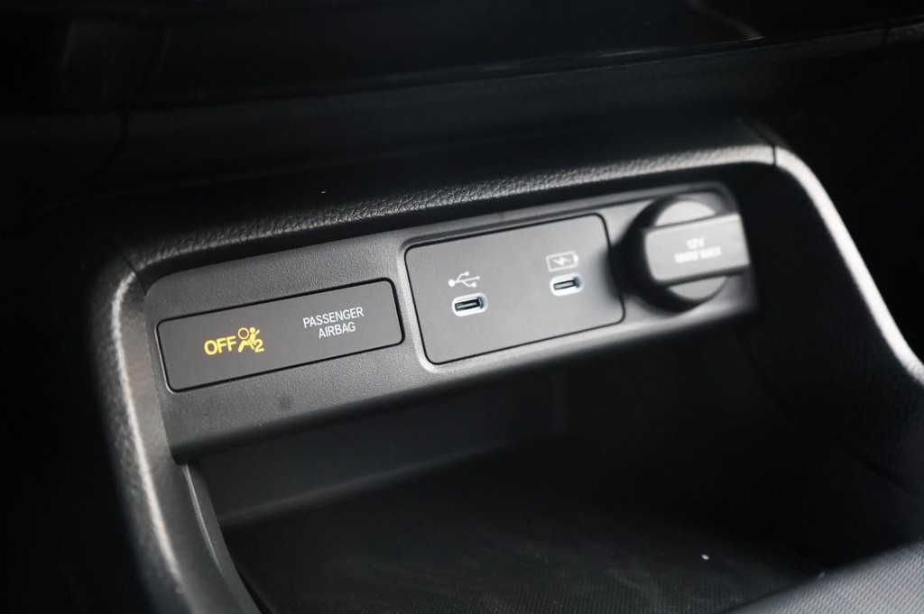 Honda Civic Hatchback Vehicle Image 14