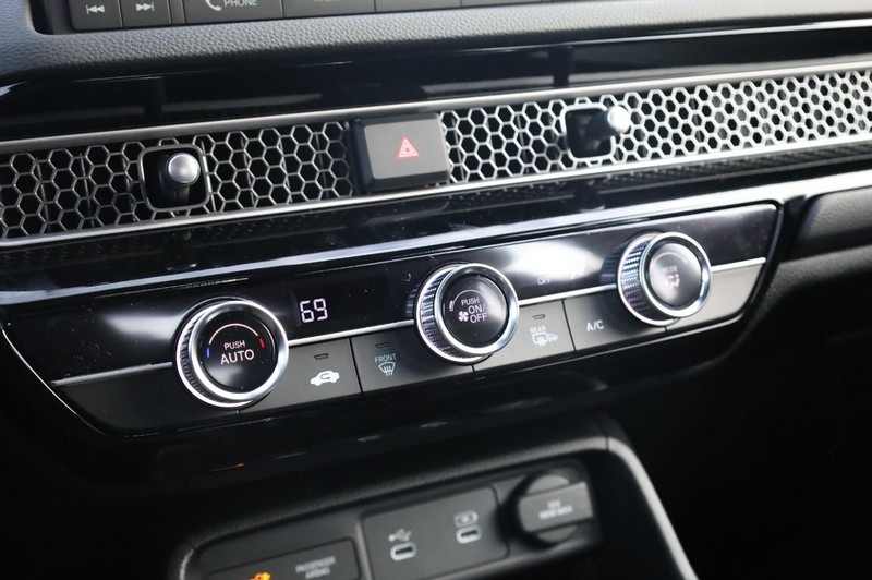 Honda Civic Hatchback Vehicle Image 13