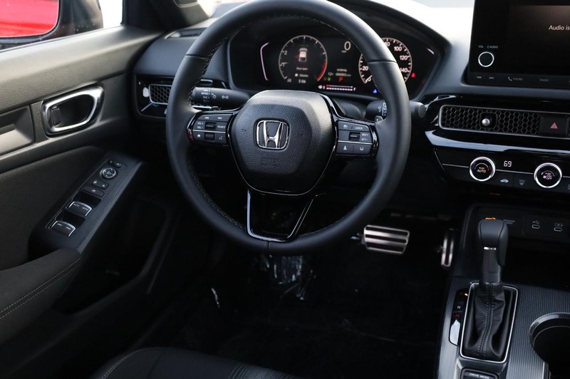 Honda Civic Hatchback Vehicle Image 22