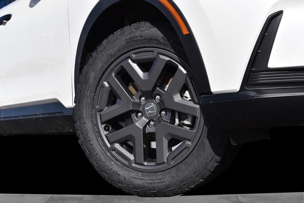 Honda CR-V Hybrid Vehicle Image 03