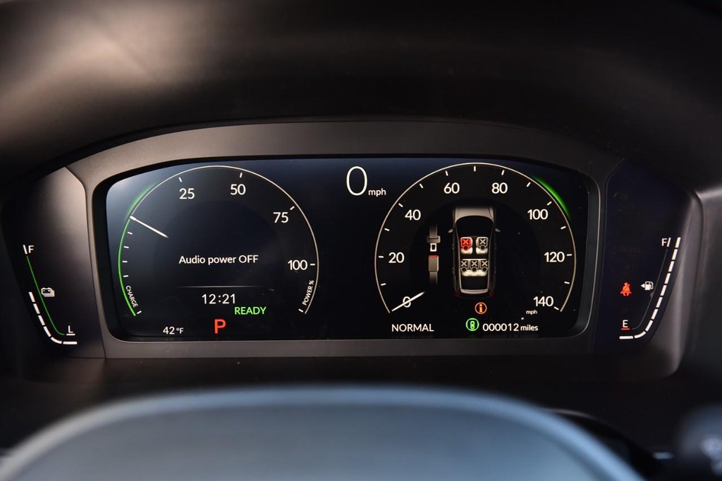 Honda CR-V Hybrid Vehicle Image 11