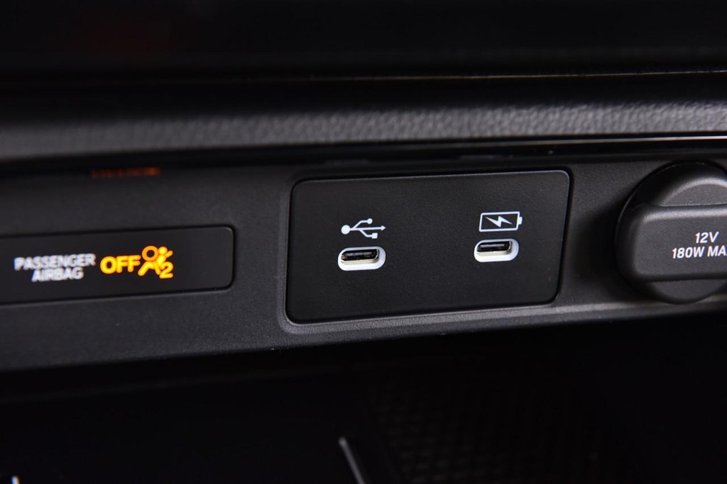 Honda CR-V Hybrid Vehicle Image 16