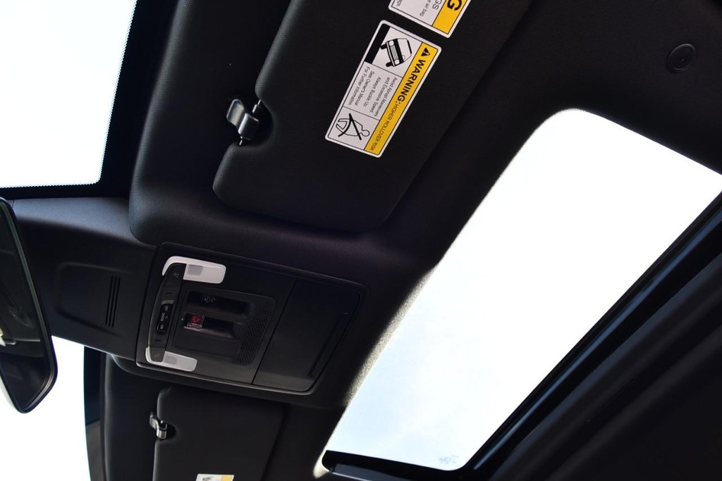 Honda CR-V Hybrid Vehicle Image 23