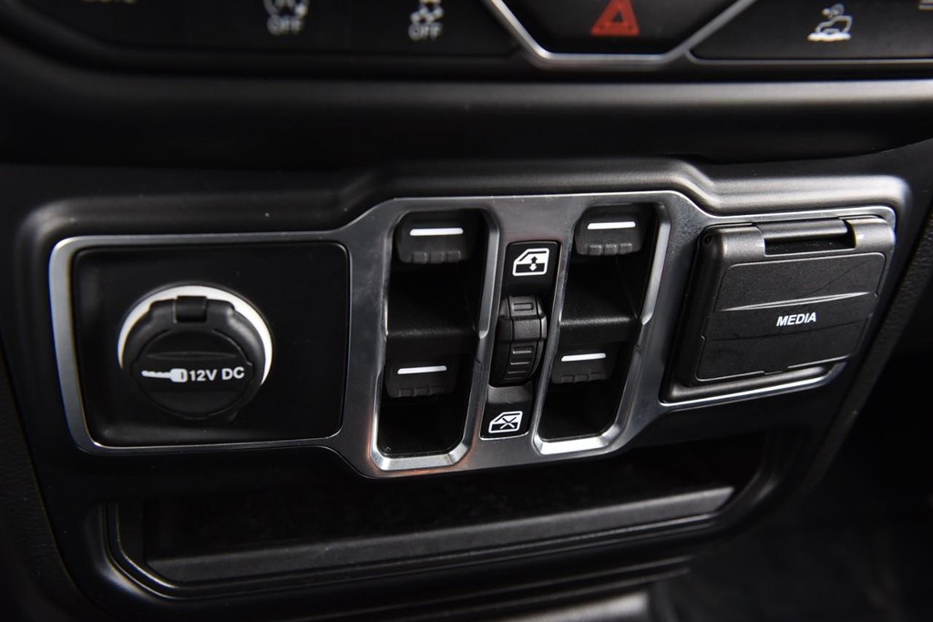 Jeep Wrangler Vehicle Image 15