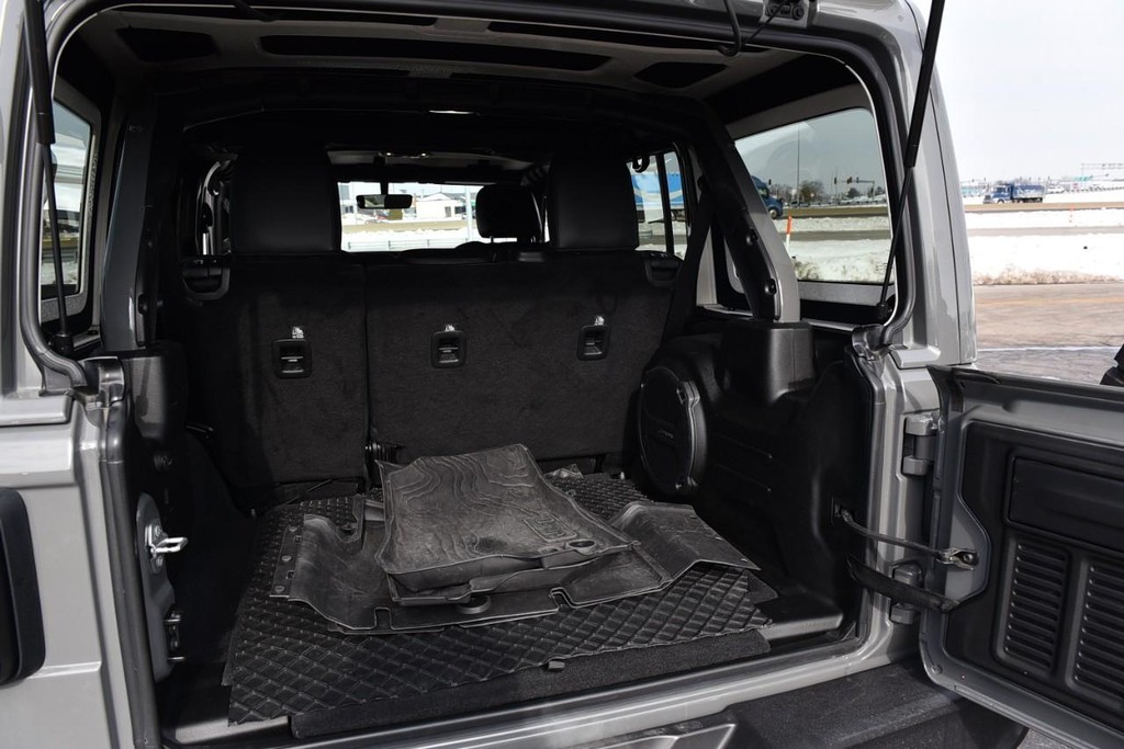 Jeep Wrangler Vehicle Image 24