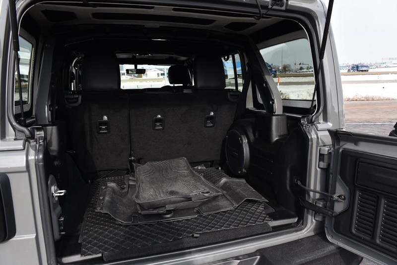 Jeep Wrangler Vehicle Image 24