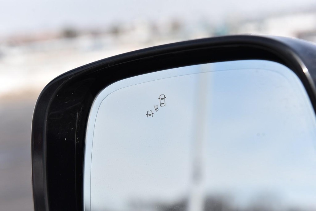 Nissan Armada Vehicle Image 10