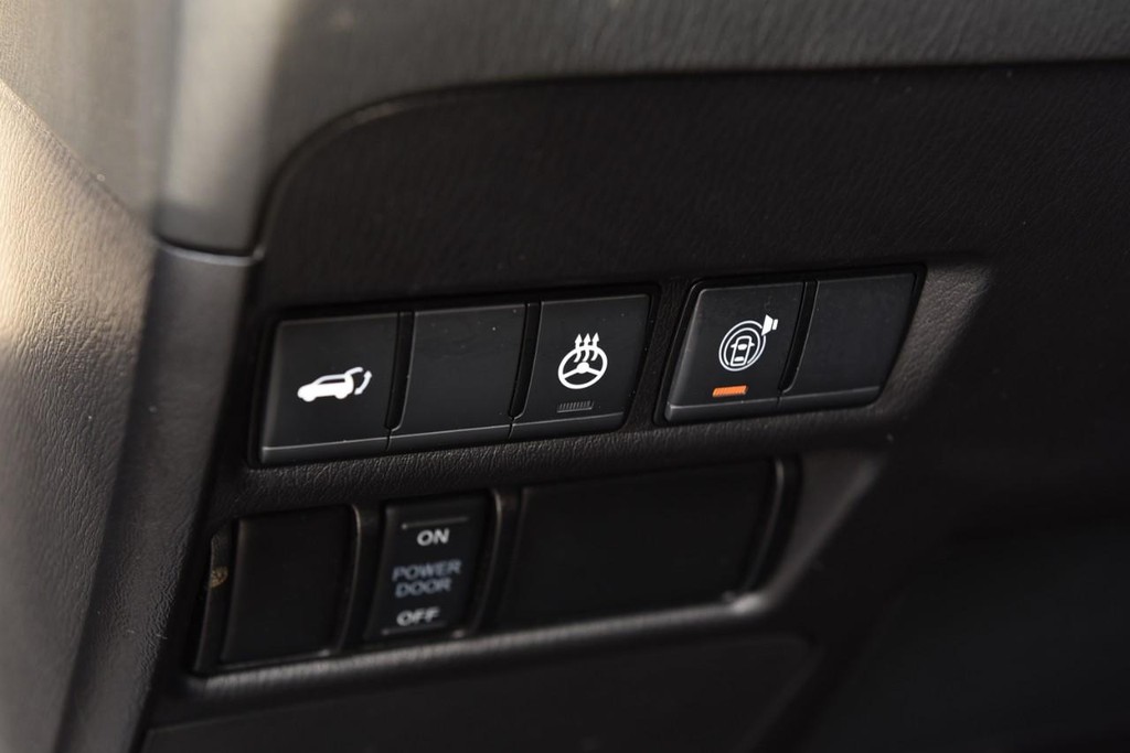 Nissan Armada Vehicle Image 11