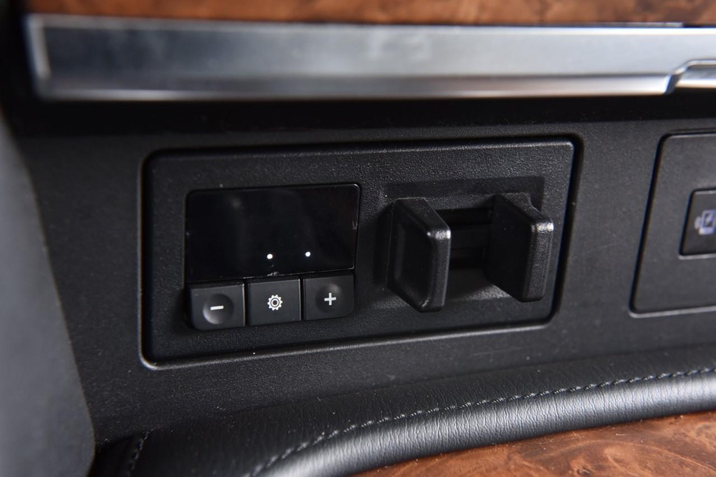 Nissan Armada Vehicle Image 19