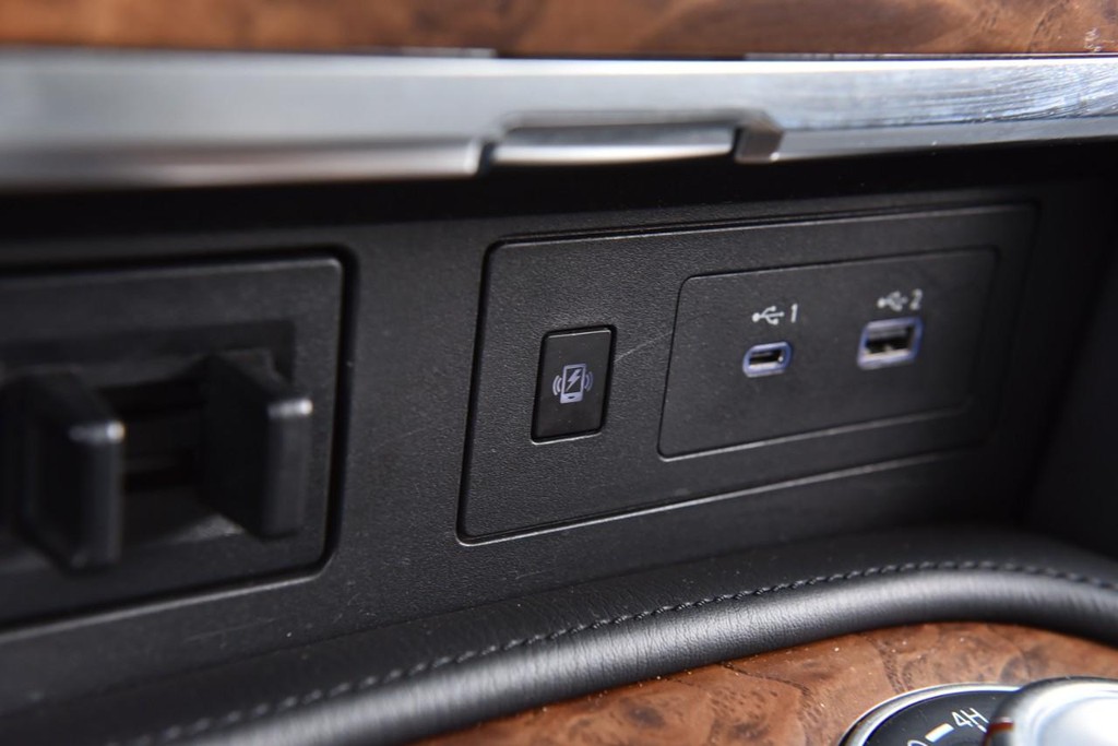 Nissan Armada Vehicle Image 20