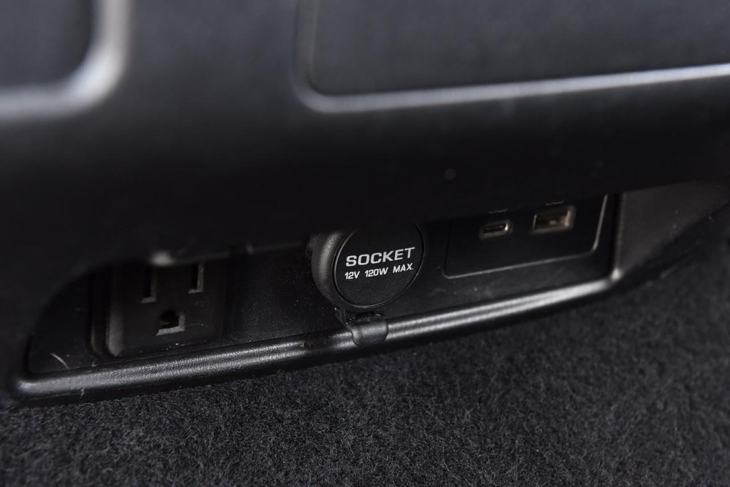 Nissan Armada Vehicle Image 30