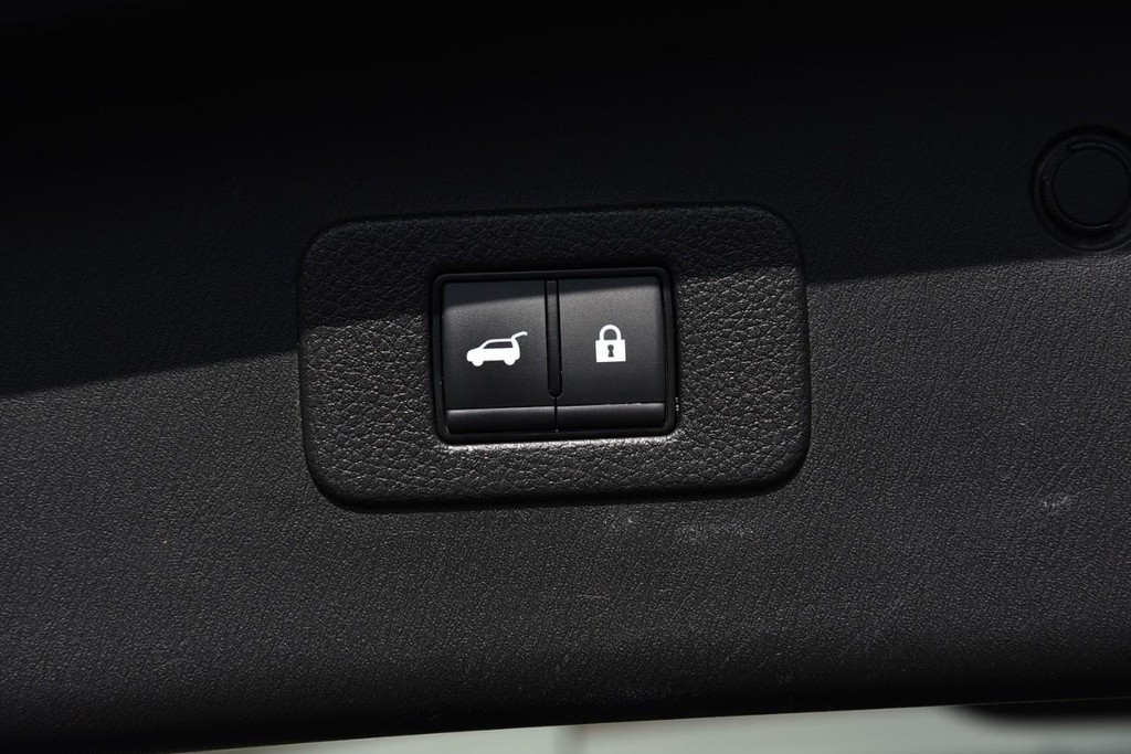 Nissan Armada Vehicle Image 33