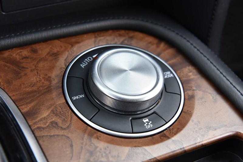 Nissan Armada Vehicle Image 21