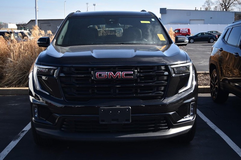 GMC Acadia Vehicle Full-screen Gallery Image 3