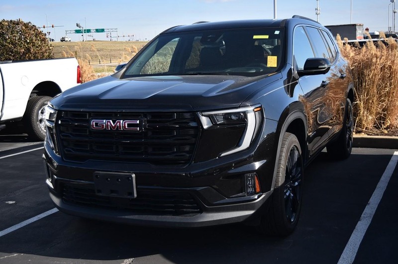 GMC Acadia Vehicle Full-screen Gallery Image 4