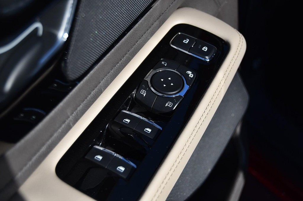 Lincoln Aviator Vehicle Image 08