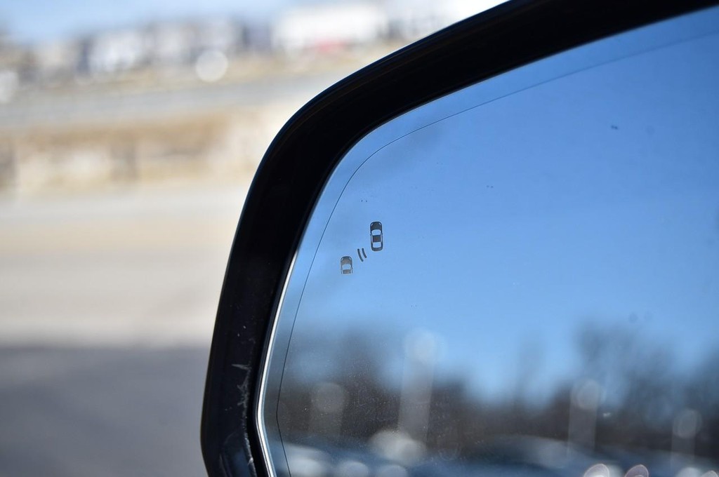 Lincoln Aviator Vehicle Image 10