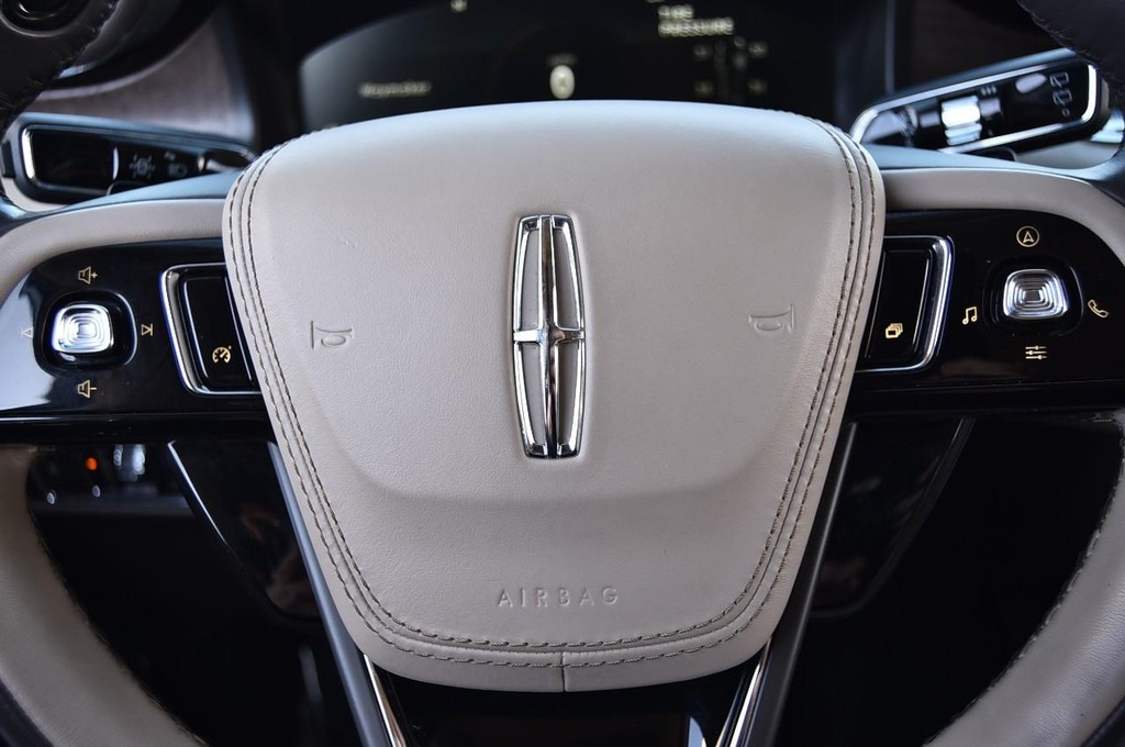 Lincoln Aviator Vehicle Image 19