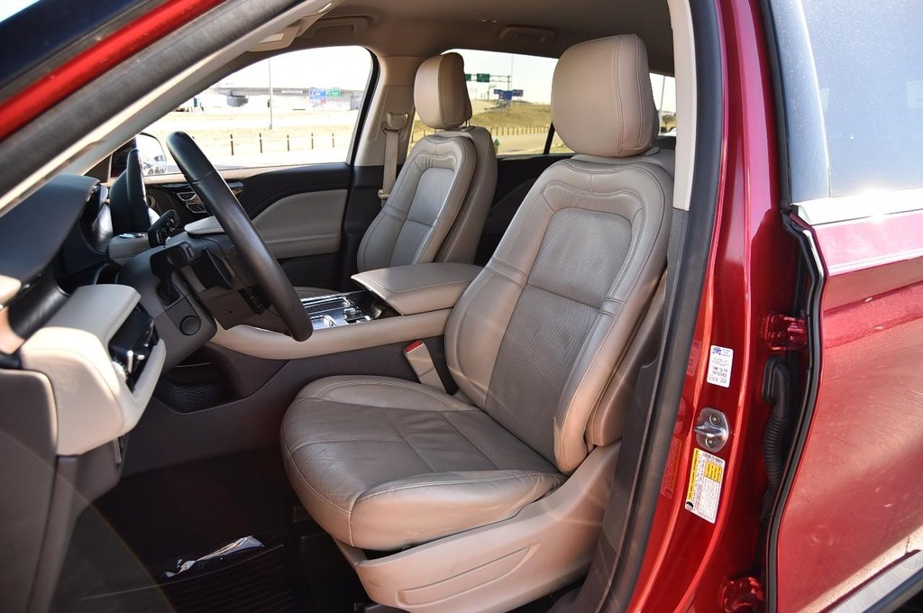 Lincoln Aviator Vehicle Image 20