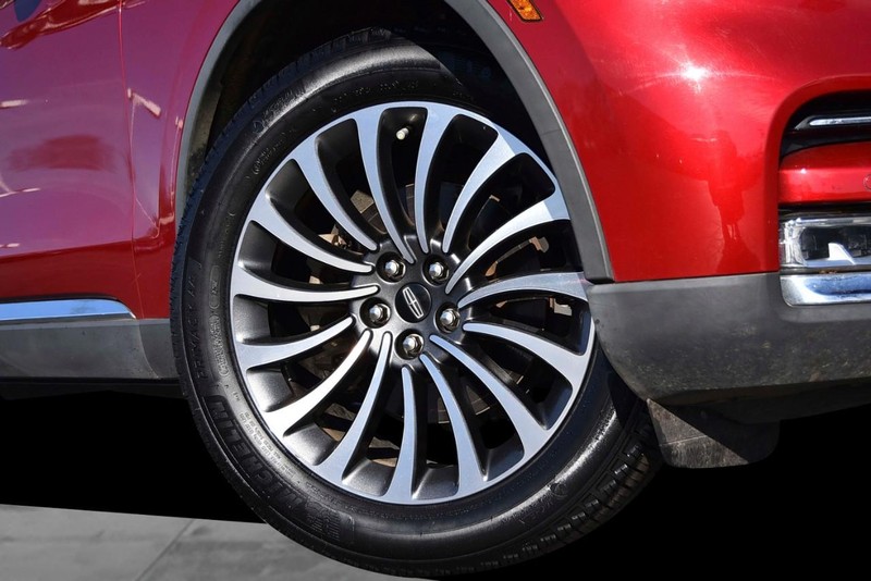 Lincoln Aviator Vehicle Full-screen Gallery Image 3