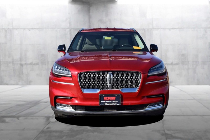 Lincoln Aviator Vehicle Full-screen Gallery Image 4