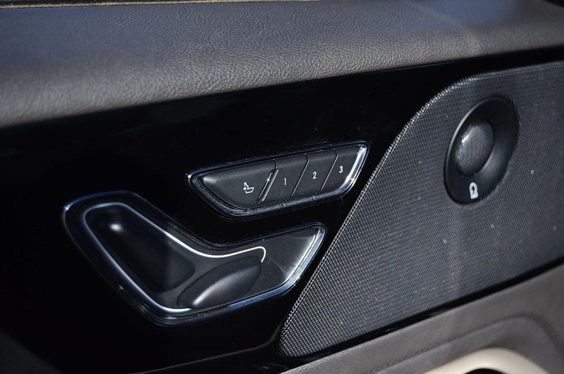 Lincoln Aviator Vehicle Full-screen Gallery Image 9