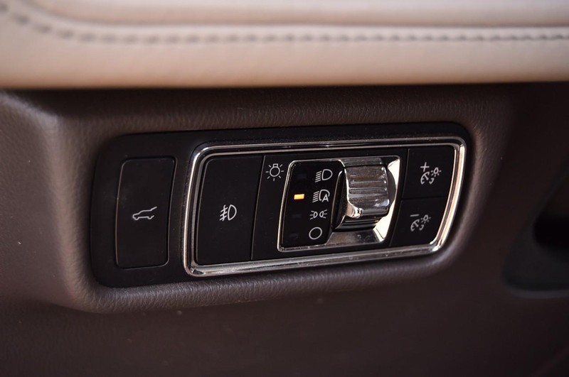 Lincoln Aviator Vehicle Full-screen Gallery Image 11