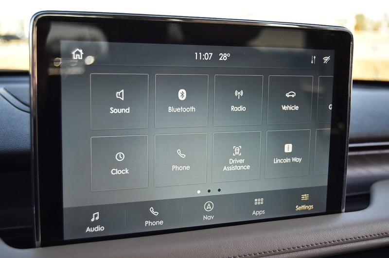 Lincoln Aviator Vehicle Full-screen Gallery Image 14