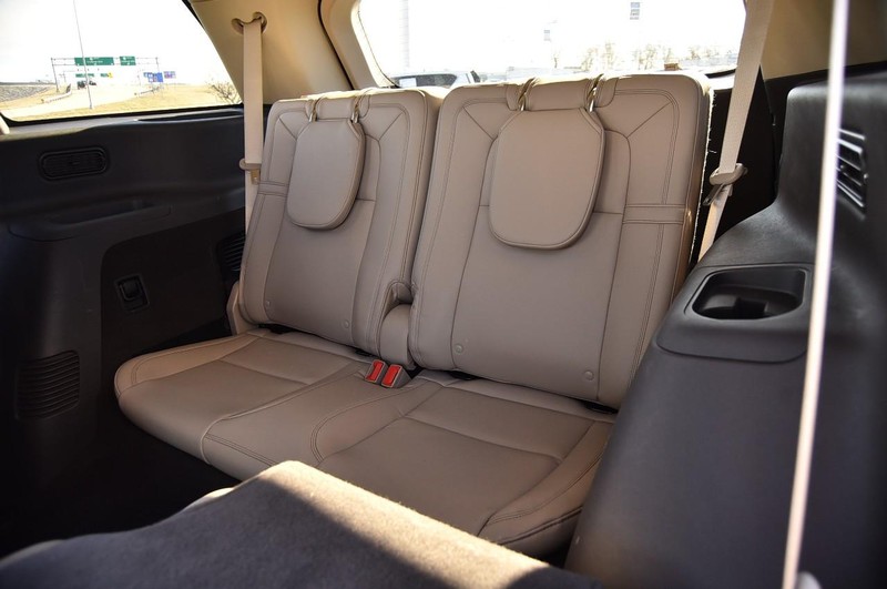 Lincoln Aviator Vehicle Full-screen Gallery Image 24