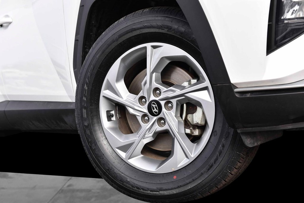 Hyundai Tucson Vehicle Image 03