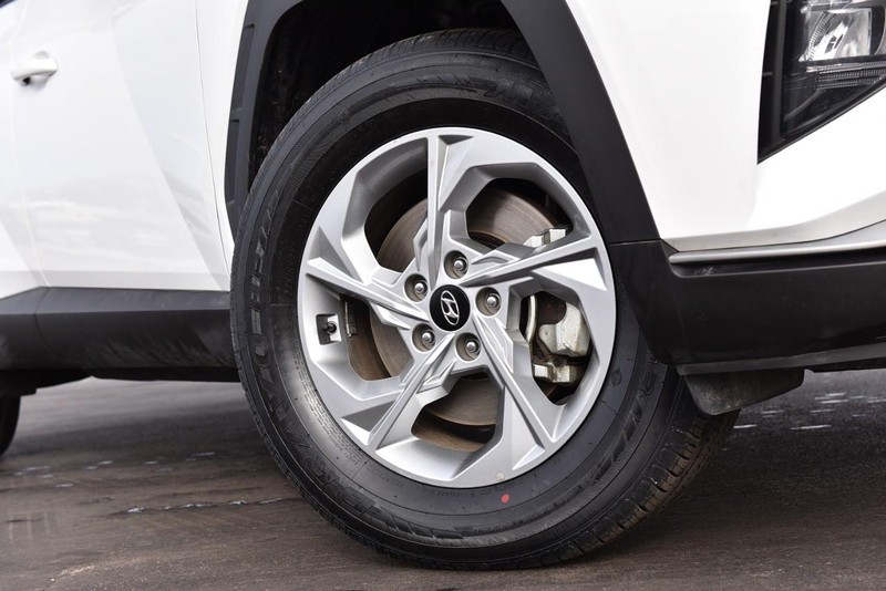 Hyundai Tucson Vehicle Image 03