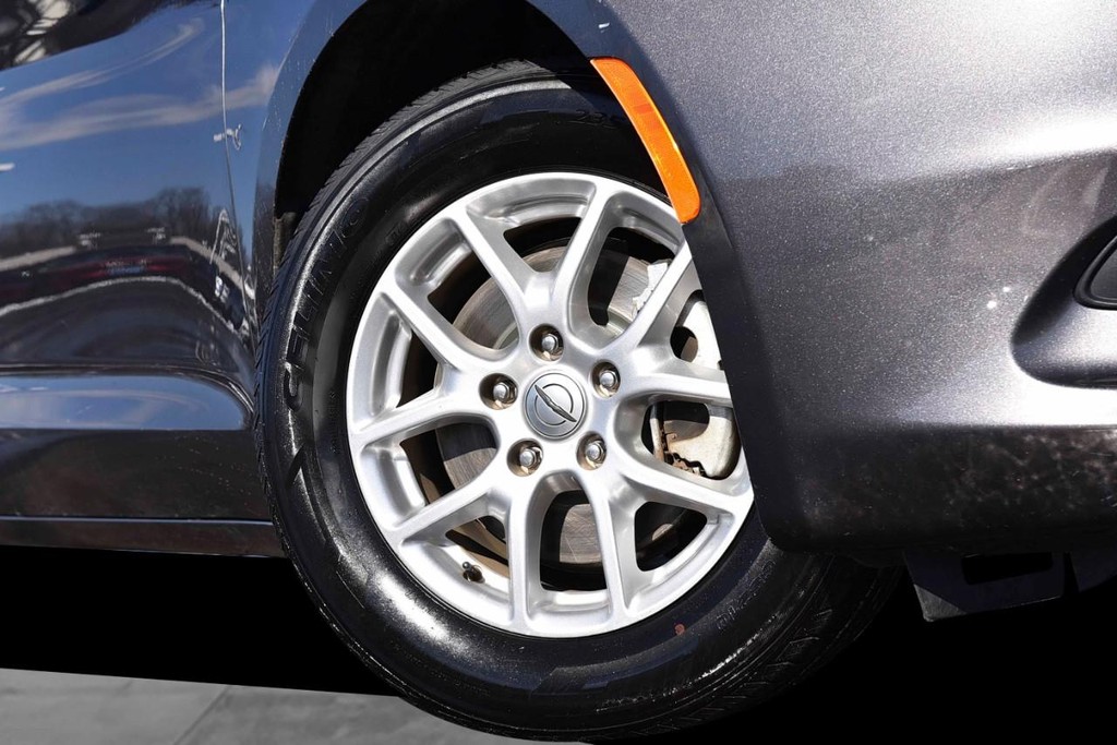 Chrysler Voyager Vehicle Image 03