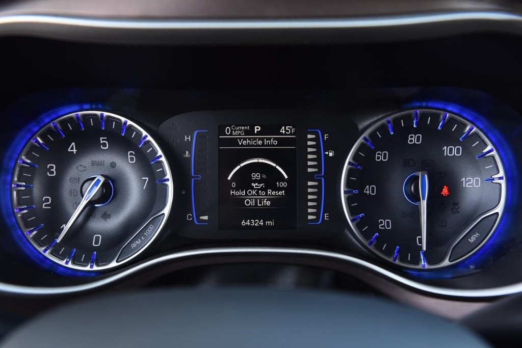 Chrysler Voyager Vehicle Image 11