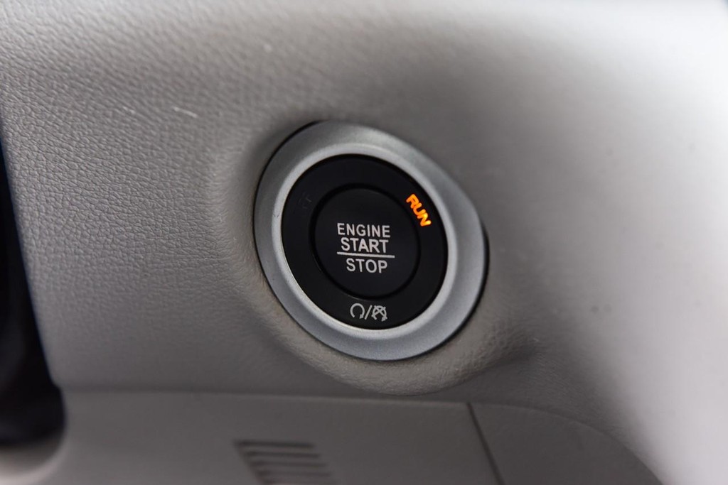 Chrysler Voyager Vehicle Image 16