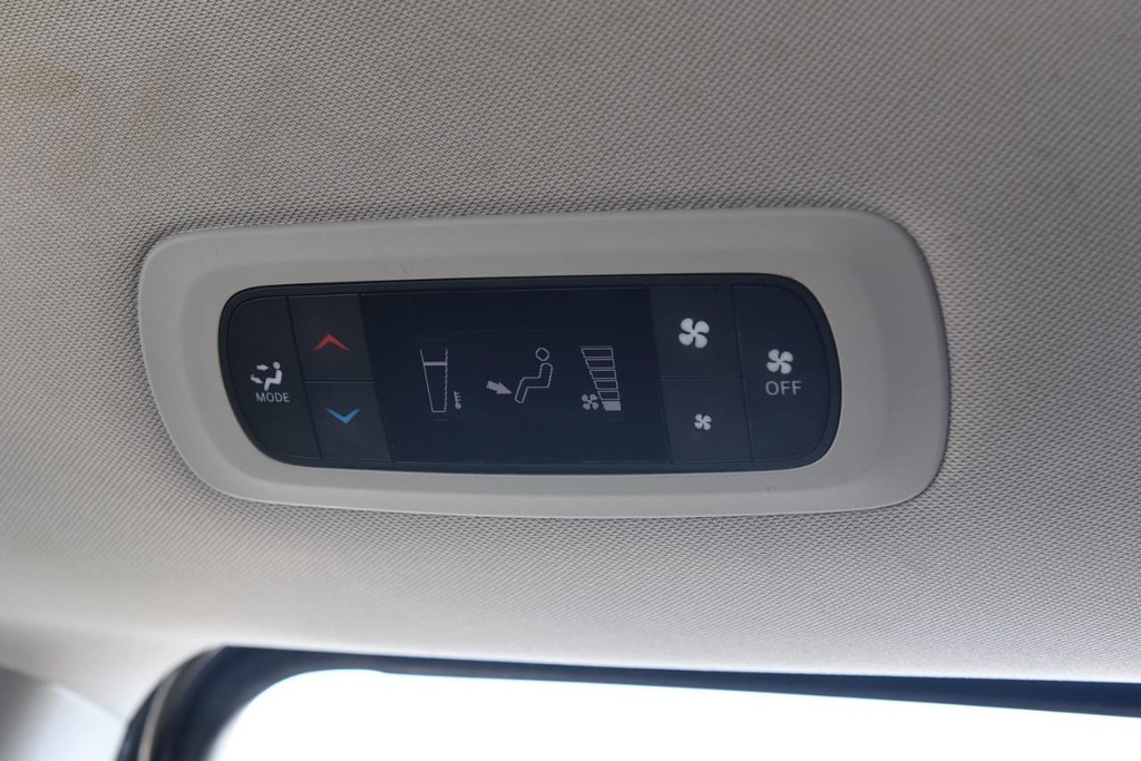 Chrysler Voyager Vehicle Image 21